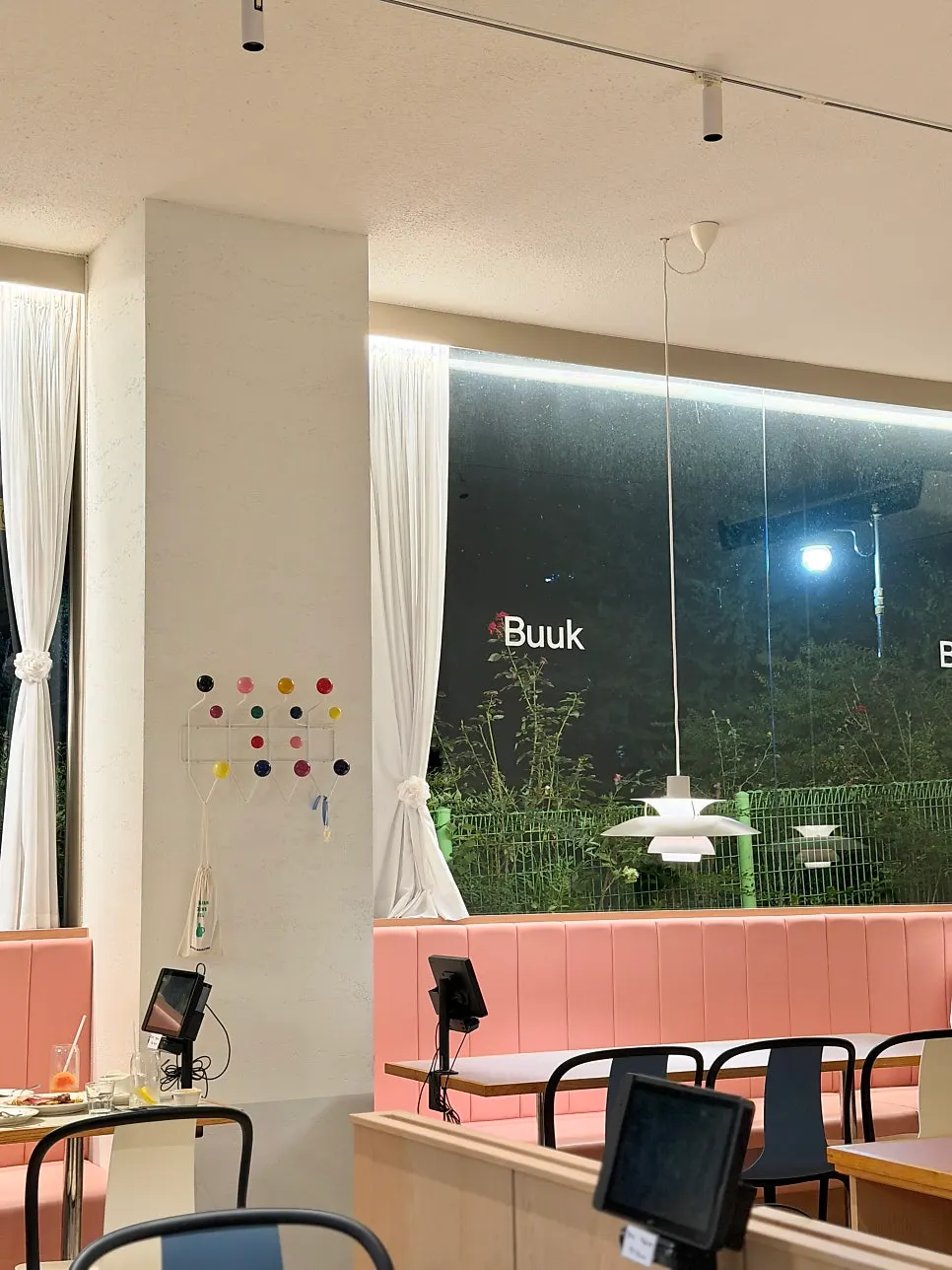 The stylish interior atmosphere of Bueokgan Suwan Branch