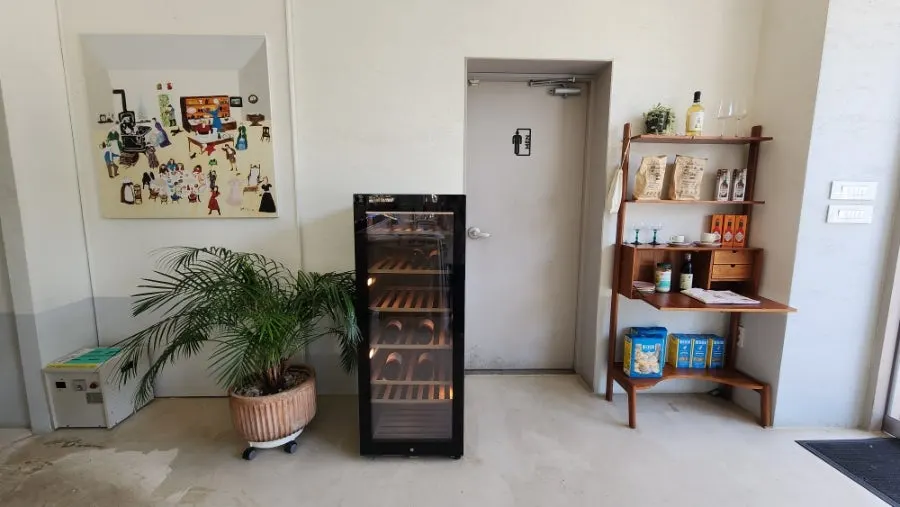 Bright gray-toned hall view at Bueokgan Suwan Branch
