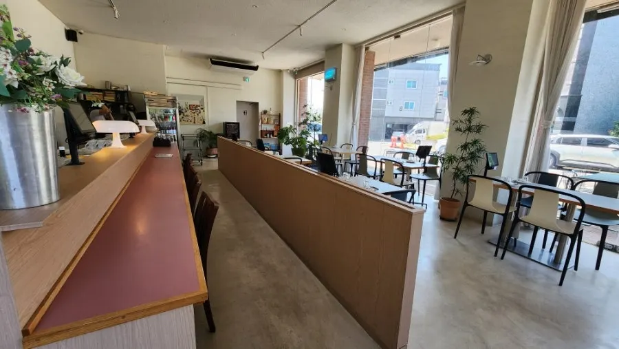 Wine bar space inside Bueokgan Suwan Branch