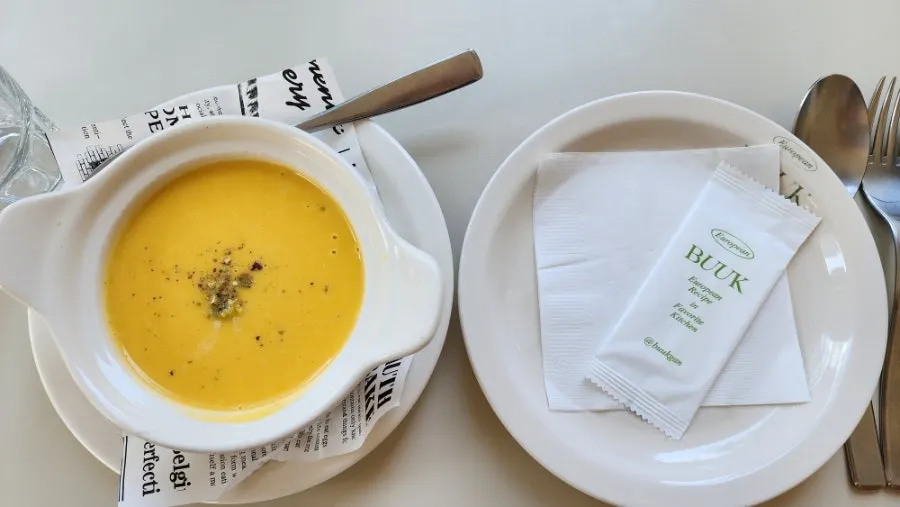 The first dish to arrive, Bueokgan Suwan Branch's pumpkin soup