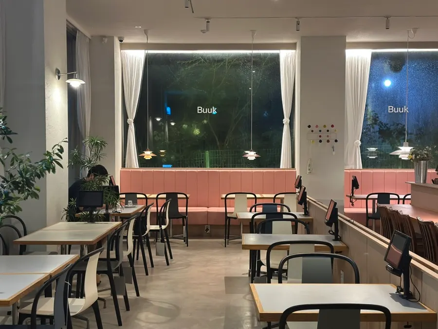 Seating inside Bueokgan Suwan Branch