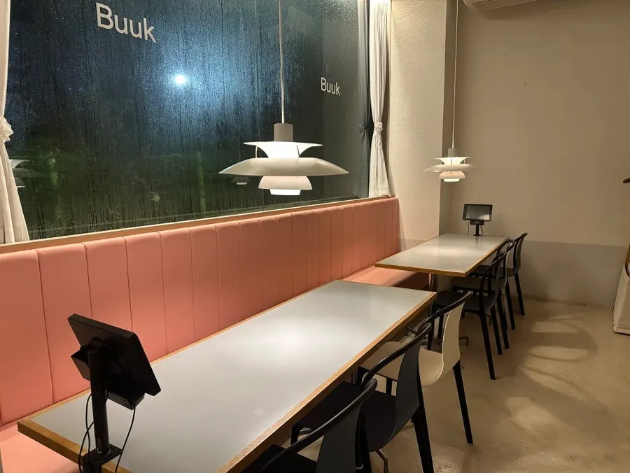 Dining hall at Bueokgan Suwan Branch with large windows