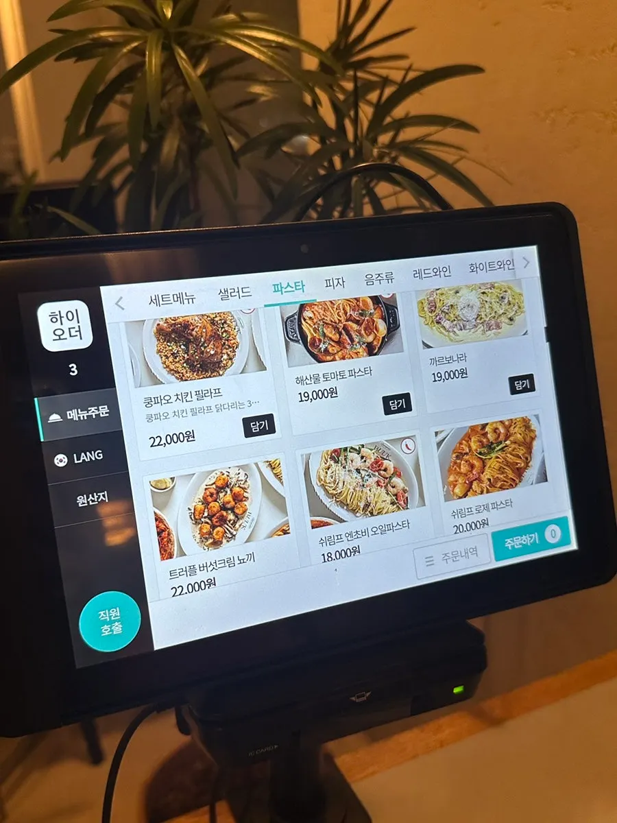 Pizza and pasta menu board at Bueokgan Suwan Branch