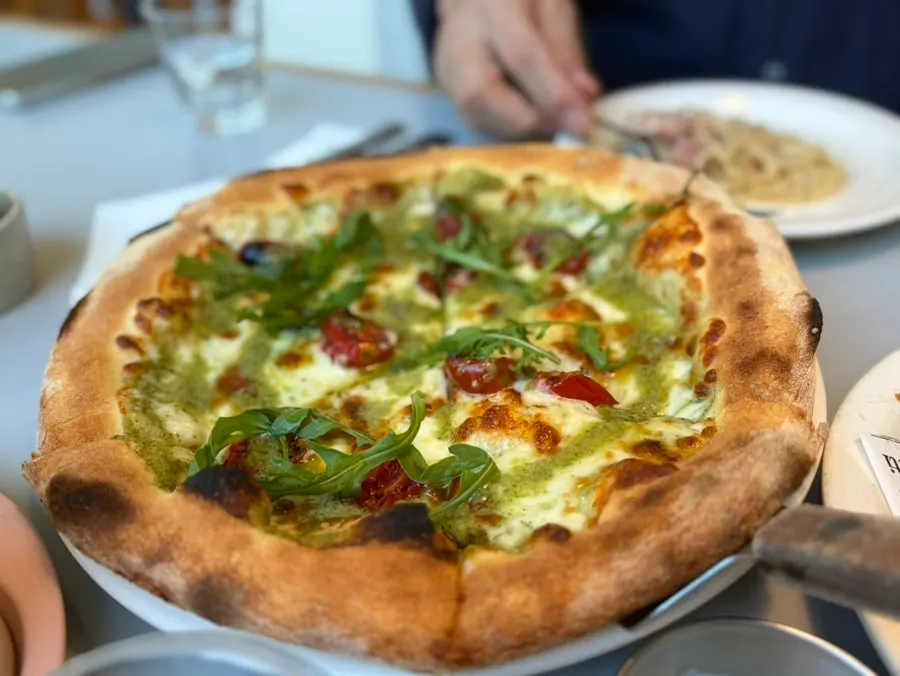 Basil margherita pizza at Bueokgan Suwan Branch