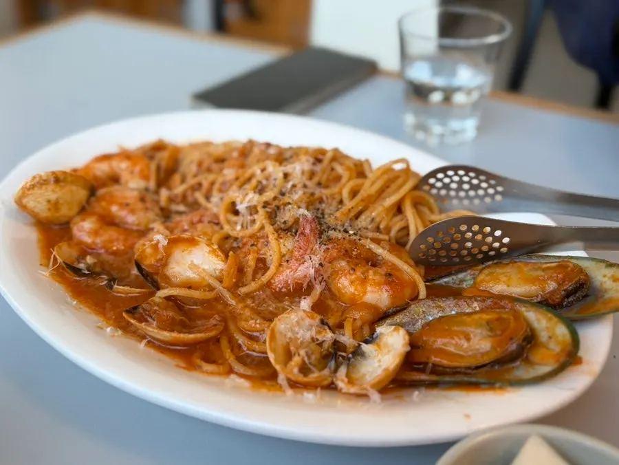 Carbonara pasta with thick sauce