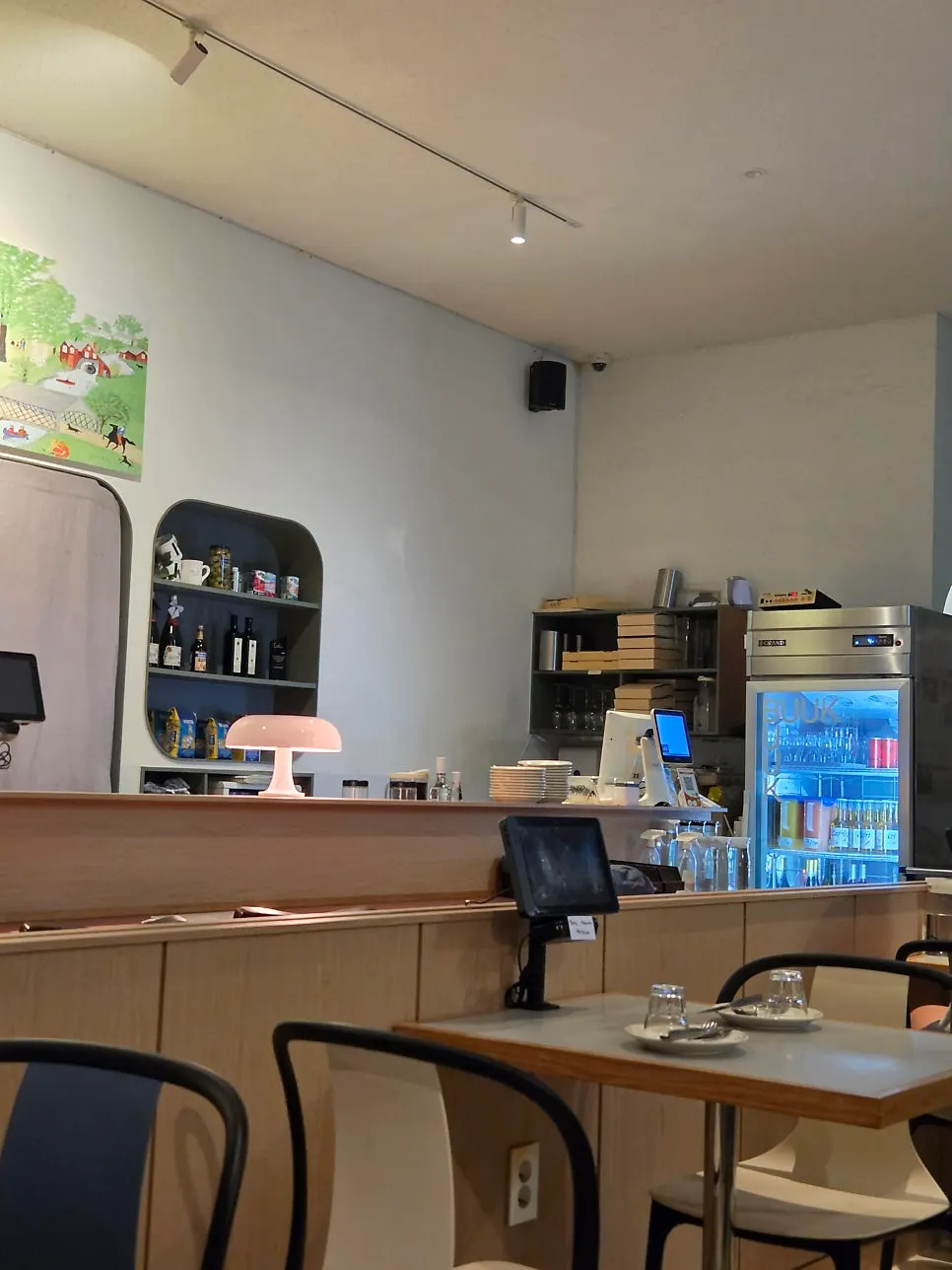 부엌간 수완점 입구 주변 모습