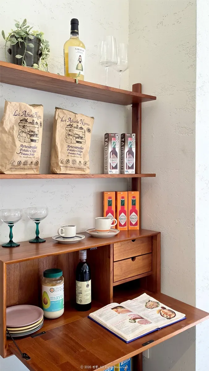 Interior decor details at Bueokgan Suwan Branch