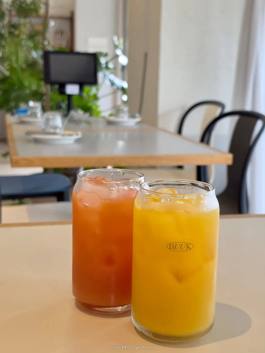 Single orange juice at Bueokgan Suwan Branch