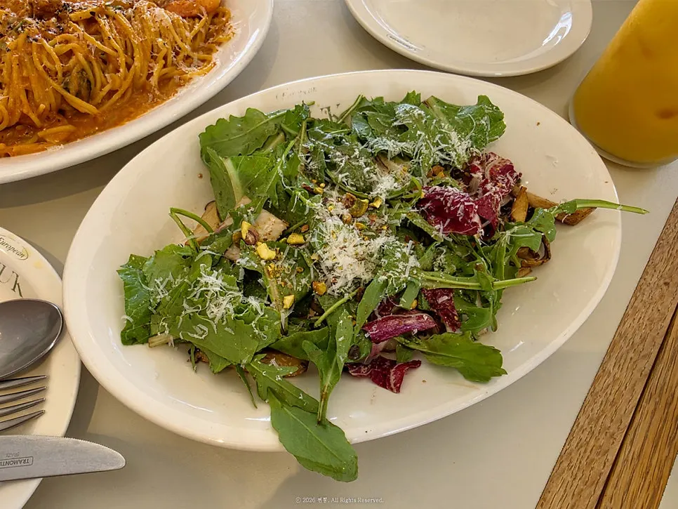 Mushroom grilled salad topped with grilled mushrooms and nuts