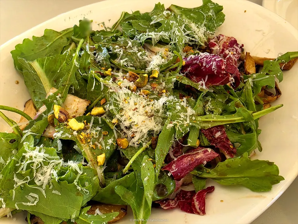 Mushroom grilled salad with balsamic dressing