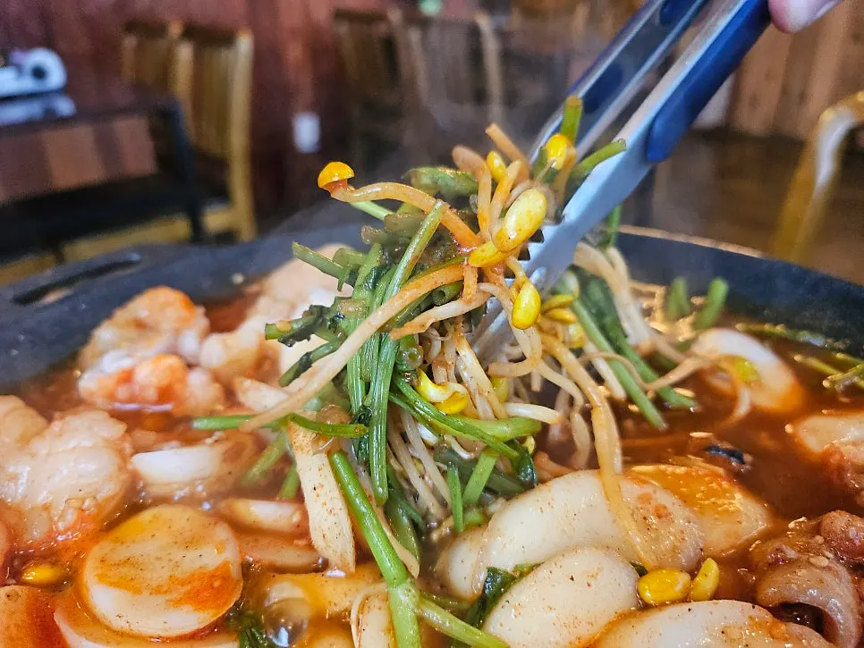 통통한 대창과 탱글한 주꾸미 건져 올린 모습