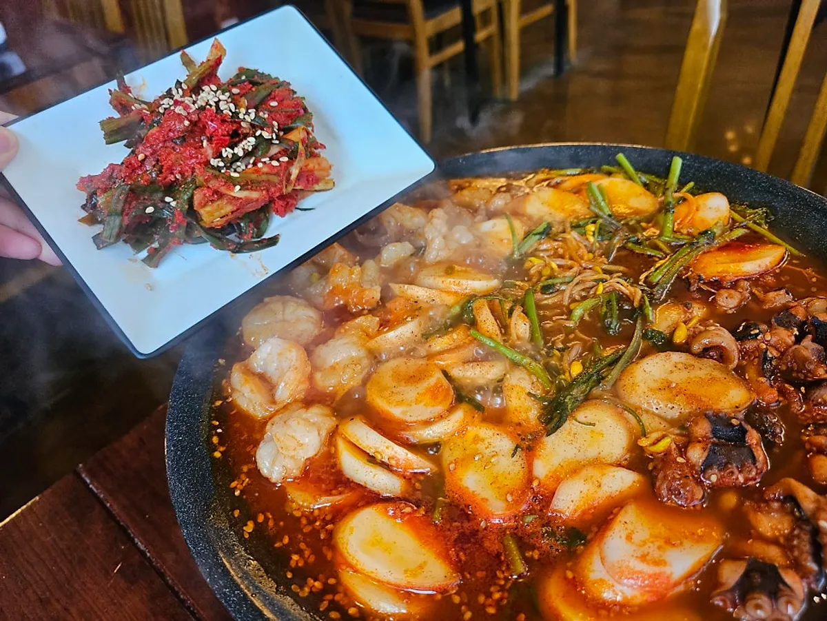 얼음 잔과 함께 제공된 콜라