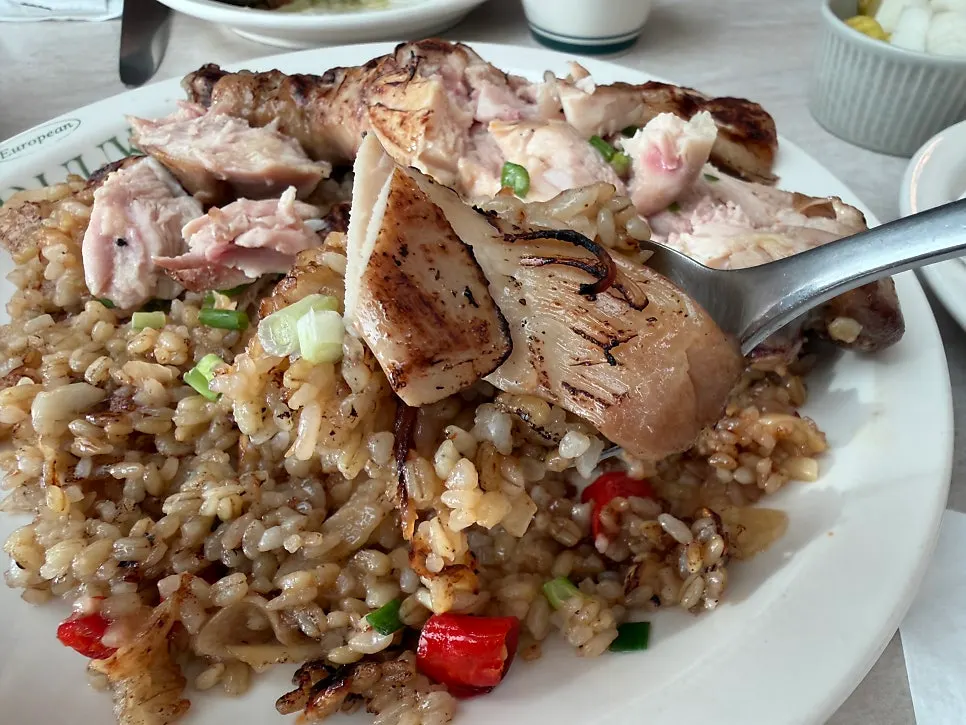 Chicken thigh meat served with spicy chili