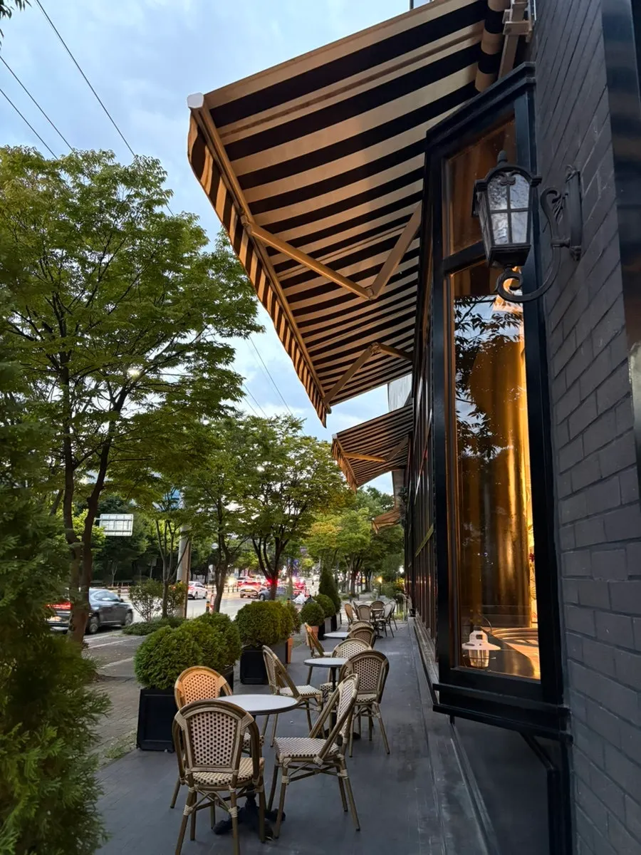 부엌간 상무점 입구 주변 전경