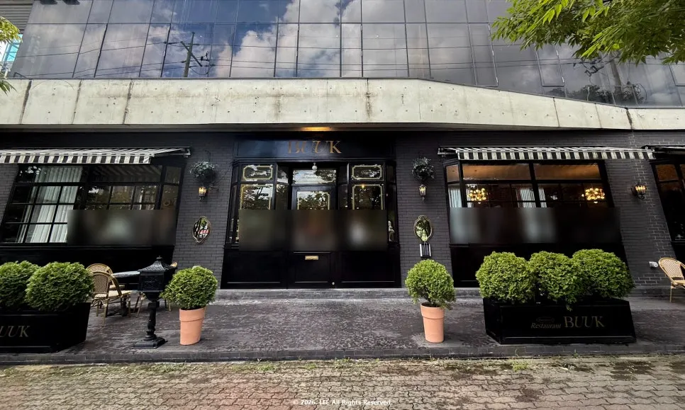 Horizontal photo of the Bueokgan Sangmu Branch building exterior