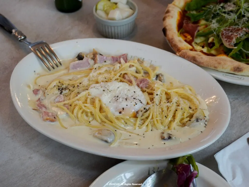 Pizza served as part of the couple set