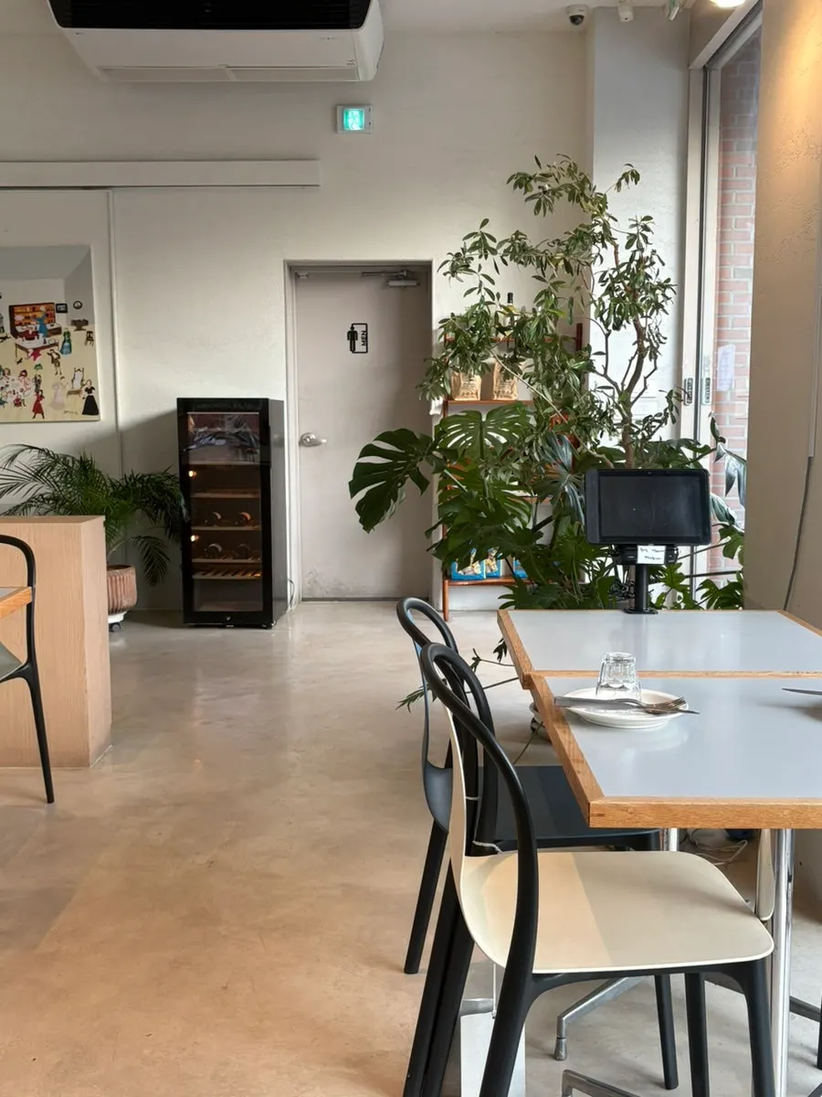 Casual interior styling at Bueokgan Suwan Branch