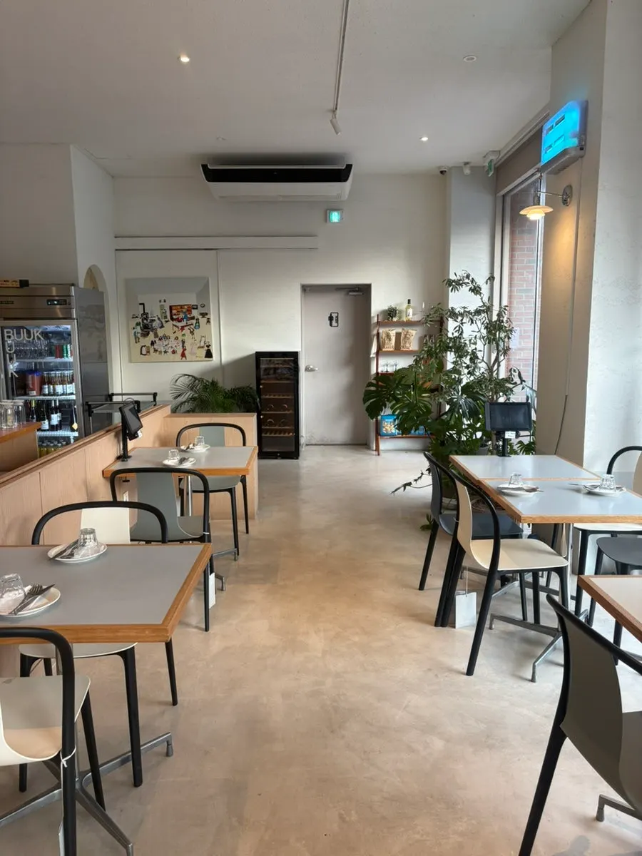 Side-by-side bar table seating at Bueokgan Suwan Branch