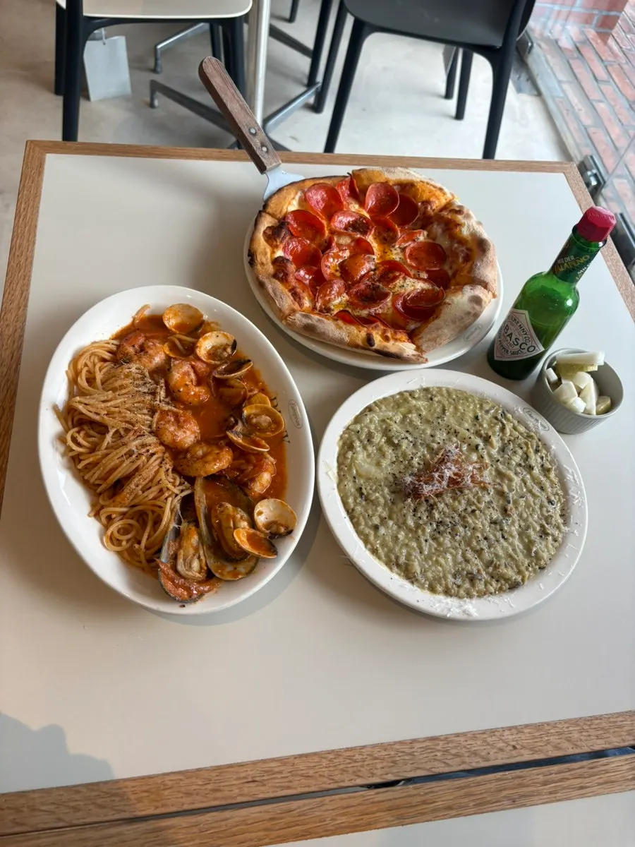 Three Italian dishes laid out on the table at Bueokgan Suwan Branch