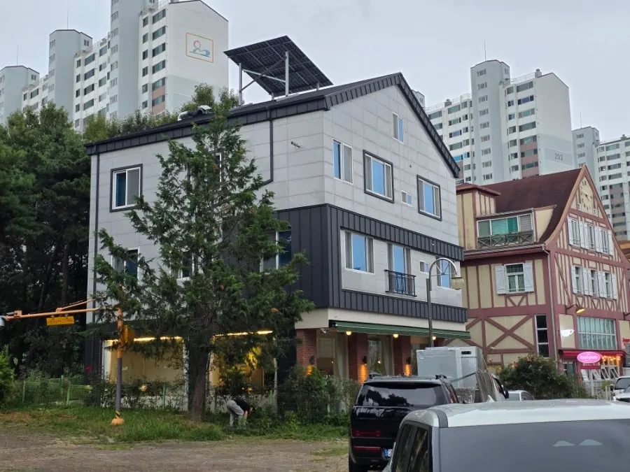 Bueokgan Suwan Branch's exterior seen from a distance