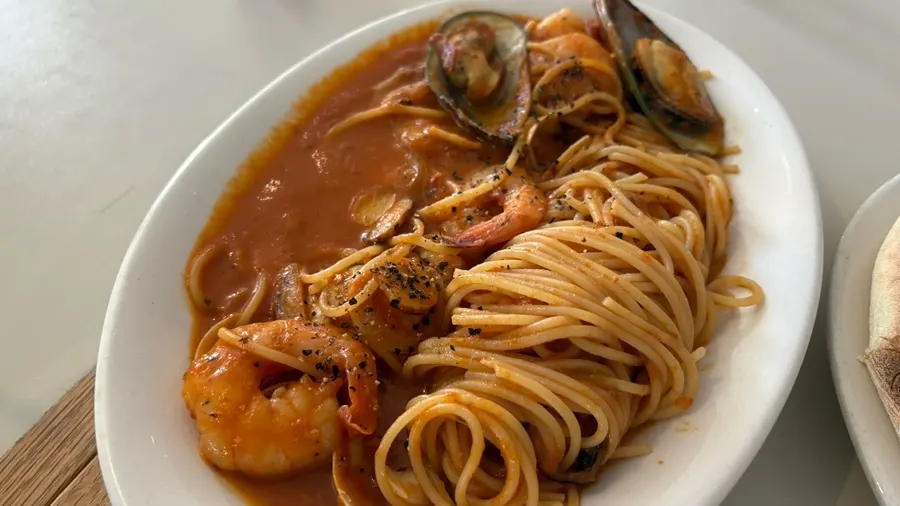 해산물 토마토 파스타 한 접시