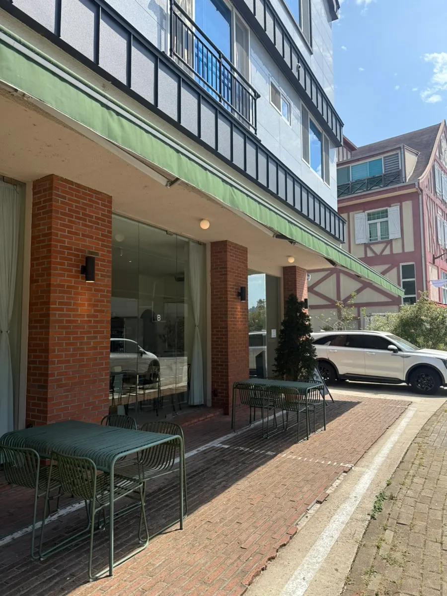 Exterior of Bueokgan Suwan Branch in the Suwan district alley