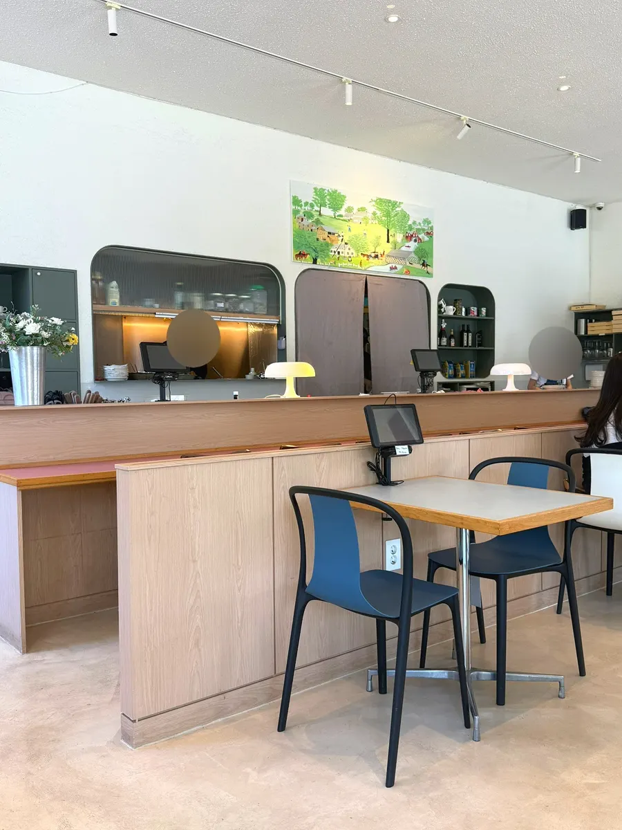 Table seating at Bueokgan Suwan Branch