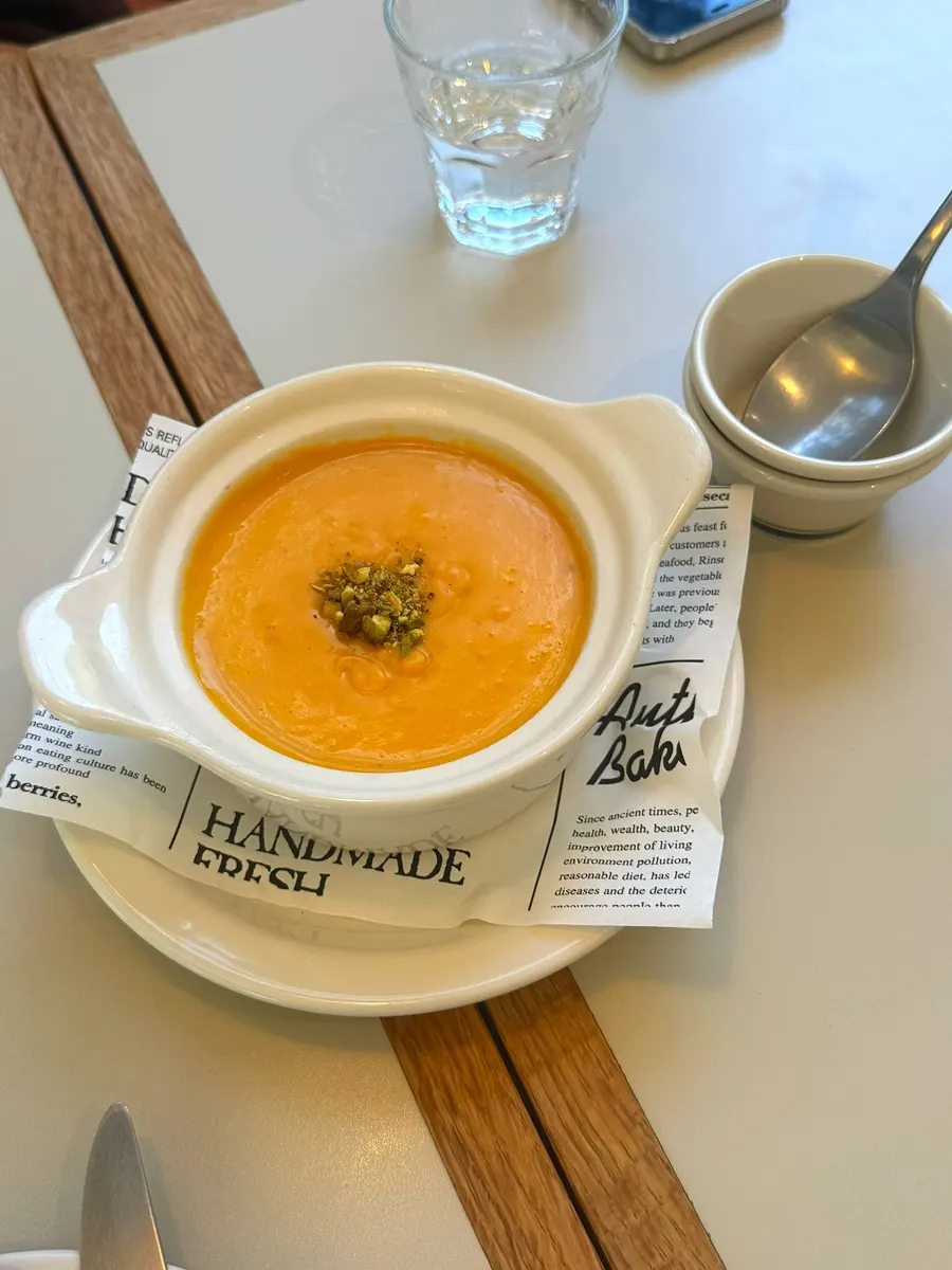 Basic pumpkin soup served before the meal