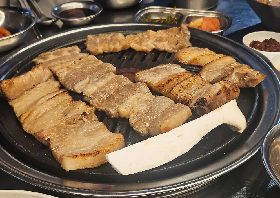 Pre-grilled pork ribs placed on the table grill