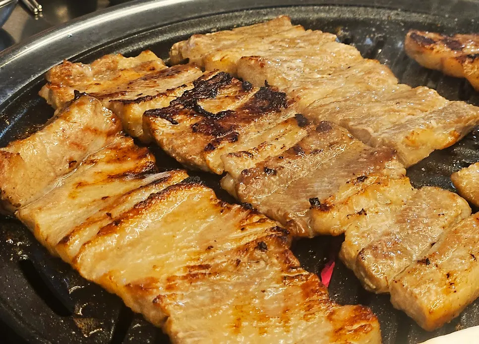 Seasoned pork ribs cooking together with mushrooms