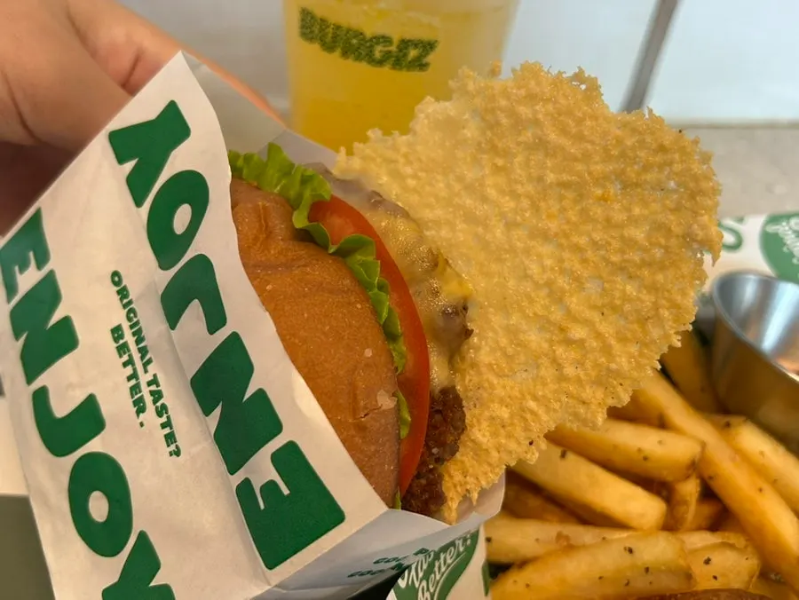 Buggies burger with vegetables included by default