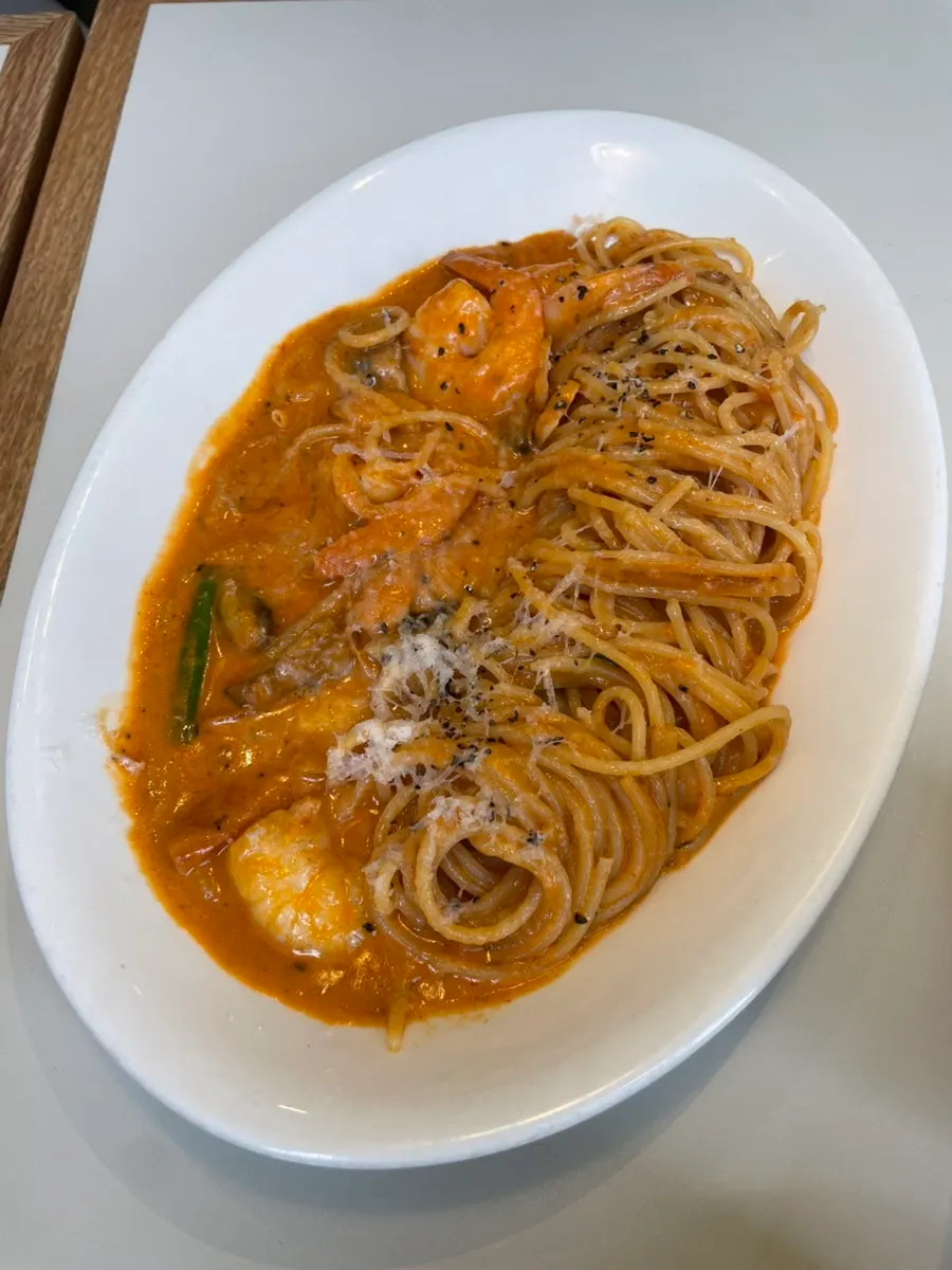 Shrimp rose pasta with shrimp and mushrooms