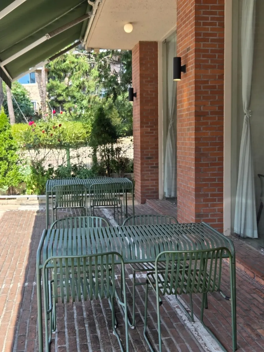 Outdoor terrace seating at Bueokgan Suwan Branch