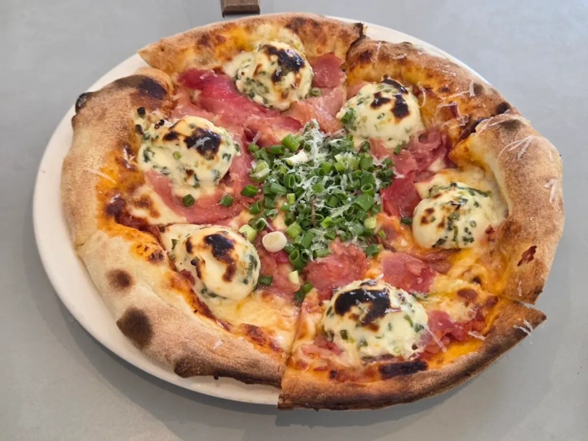 A whole wood-fired Pemanong Jambon Pizza