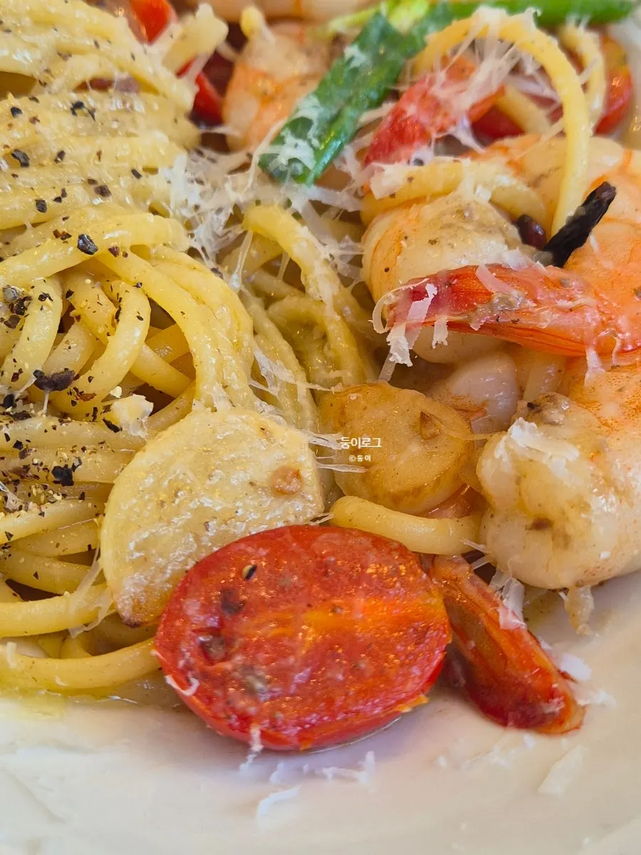 Lifting up a forkful of anchovy oil pasta noodles