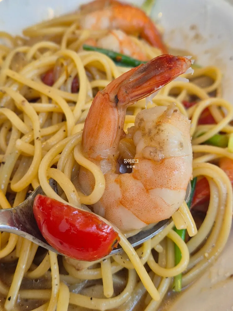 Plump shrimp visible in the oil pasta