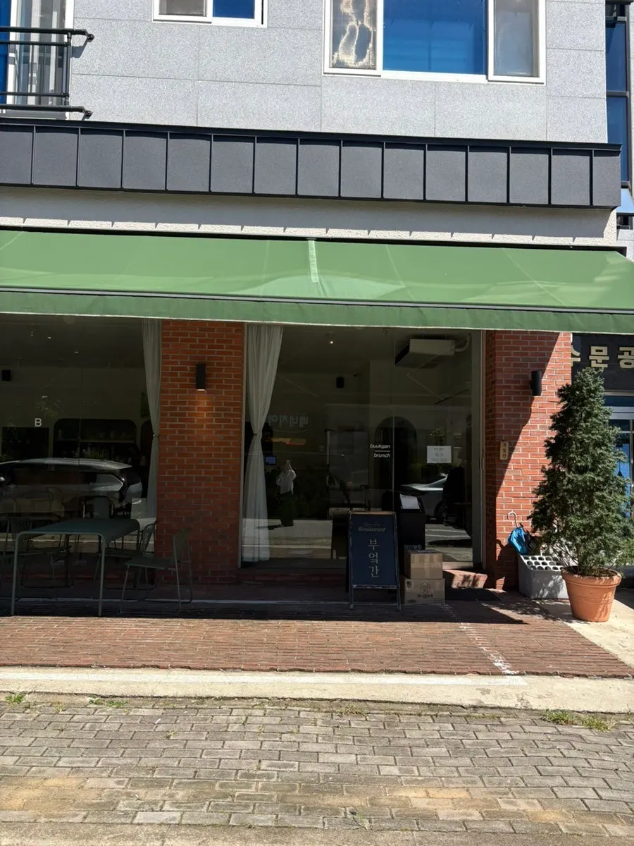 Exterior of Bueokgan Suwan Branch with awning and brick