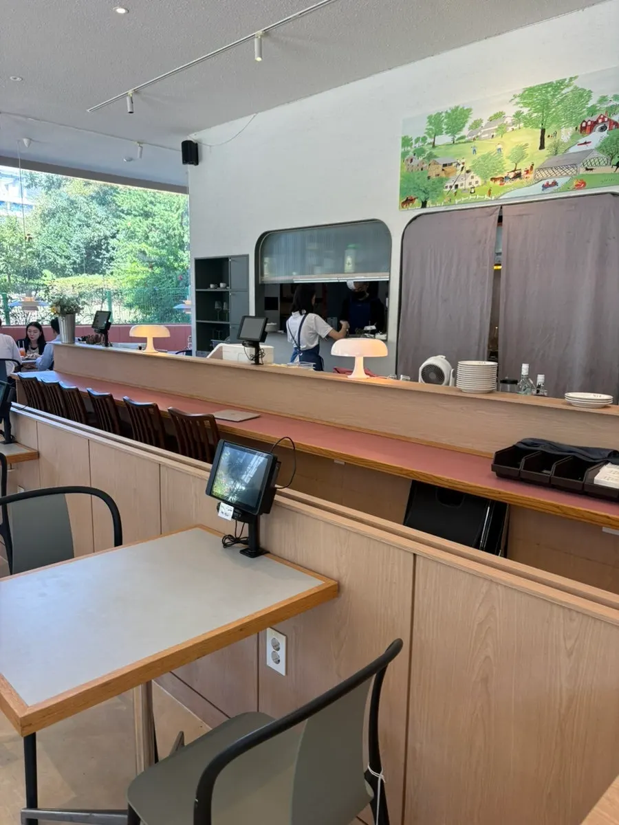 Table and chair arrangement at Bueokgan Suwan Branch