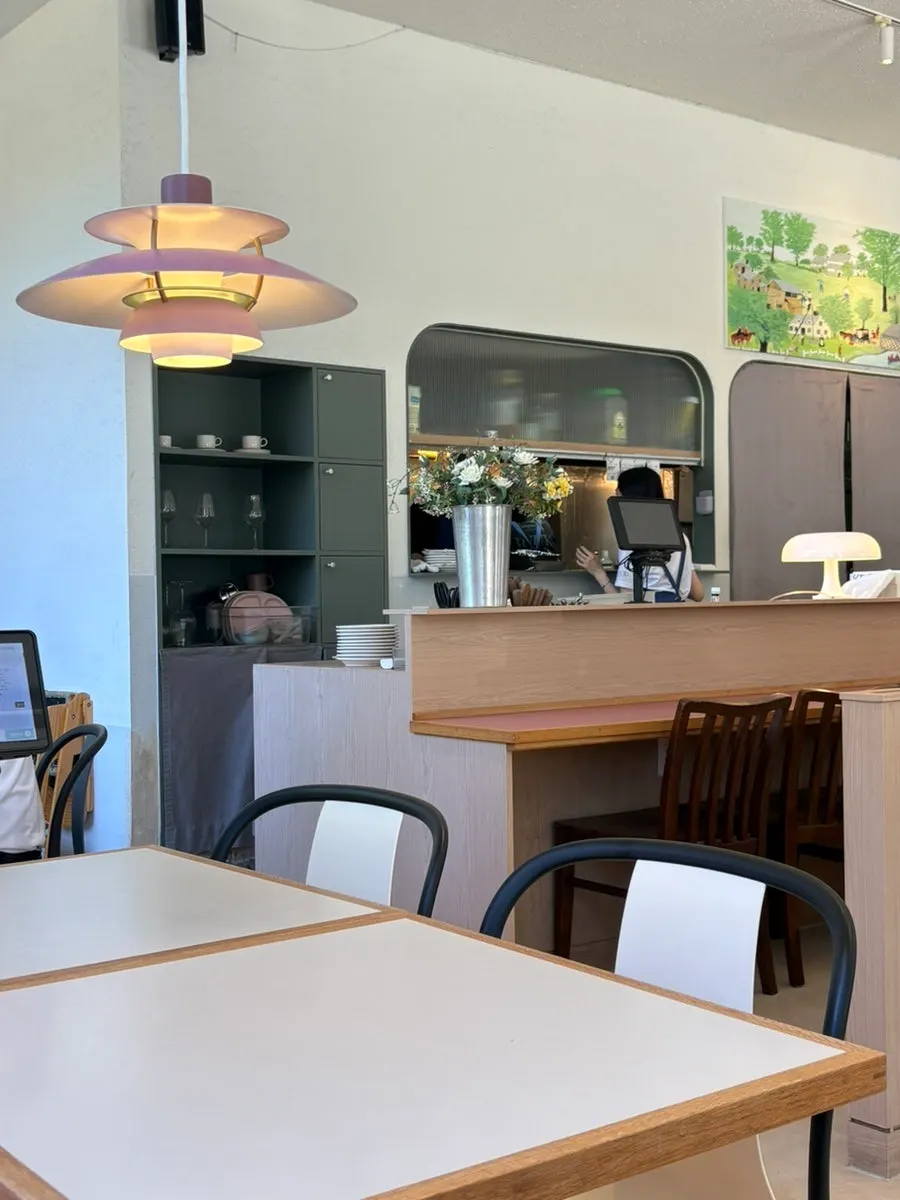 Inner seating lit by lighting at Bueokgan Suwan Branch