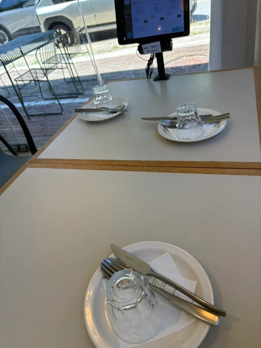 Basic table setting at Bueokgan Suwan Branch