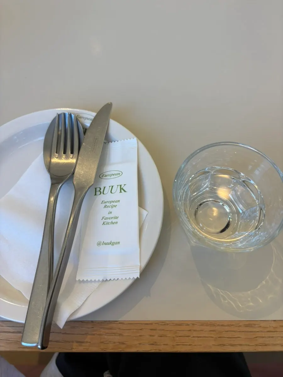 Basic setting provided after being seated at Bueokgan Suwan Branch