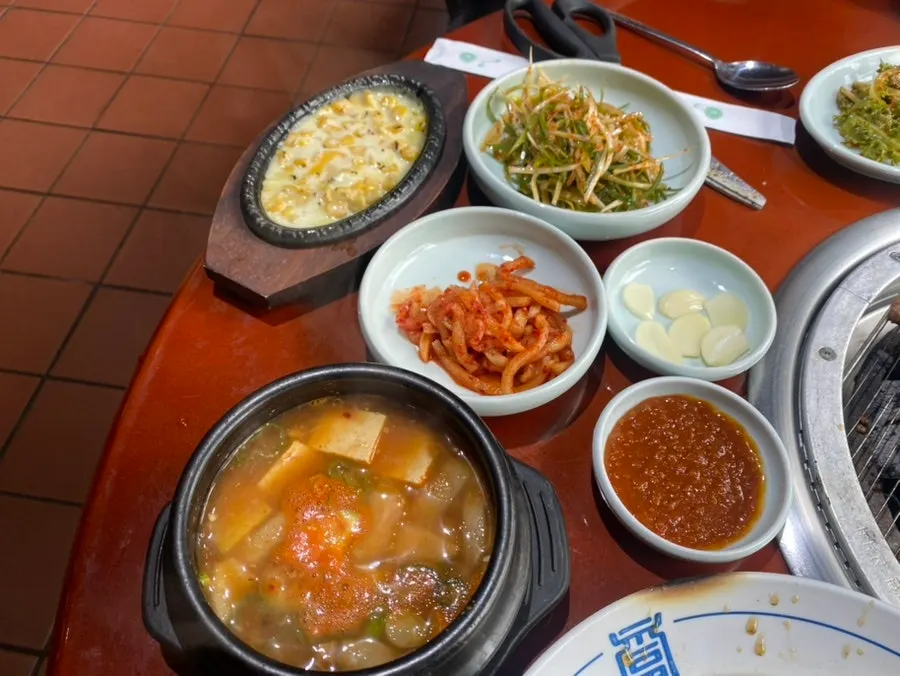 기본 제공되는 밑반찬 한 상