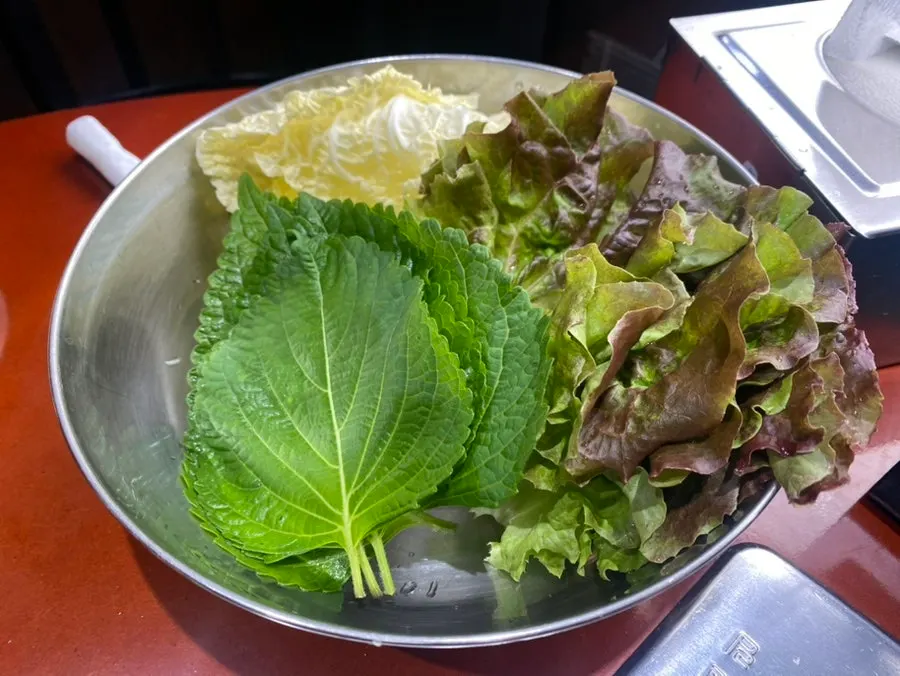 밑반찬으로 나온 백김치