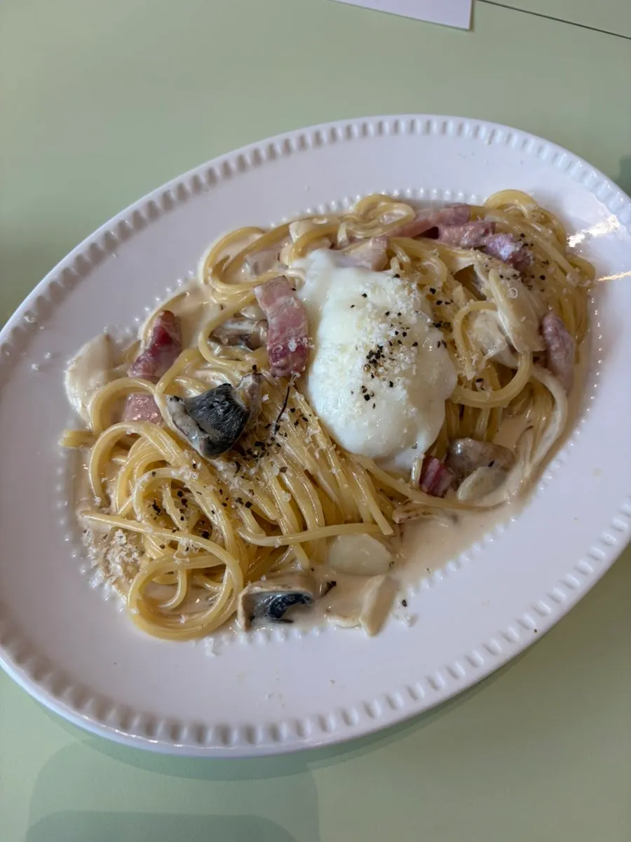 A plate of Bueokgan Restaurant's carbonara