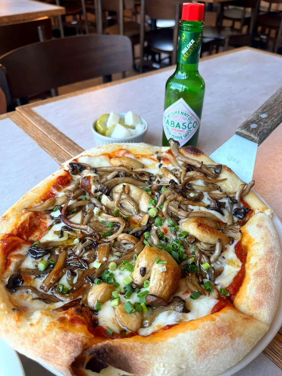 A whole truffle mushroom pizza from Bueokgan