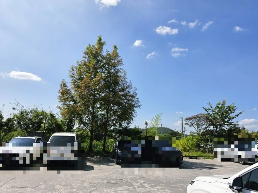 Parking lot behind Bueokgan Sangmu Branch