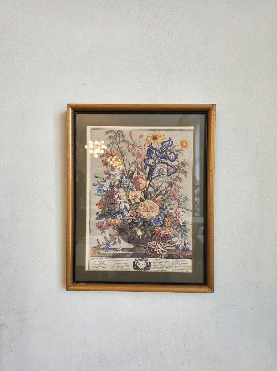 Tables and interior design at Bueokgan Sangmu Branch