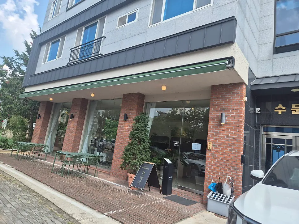 Exterior of Bueokgan Suwan Branch near Sumun Park