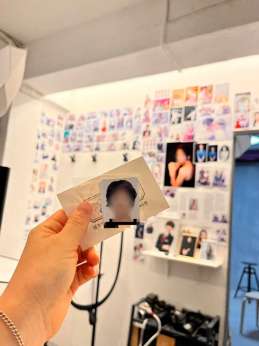 자연스럽게 보정된 여권사진 결과물