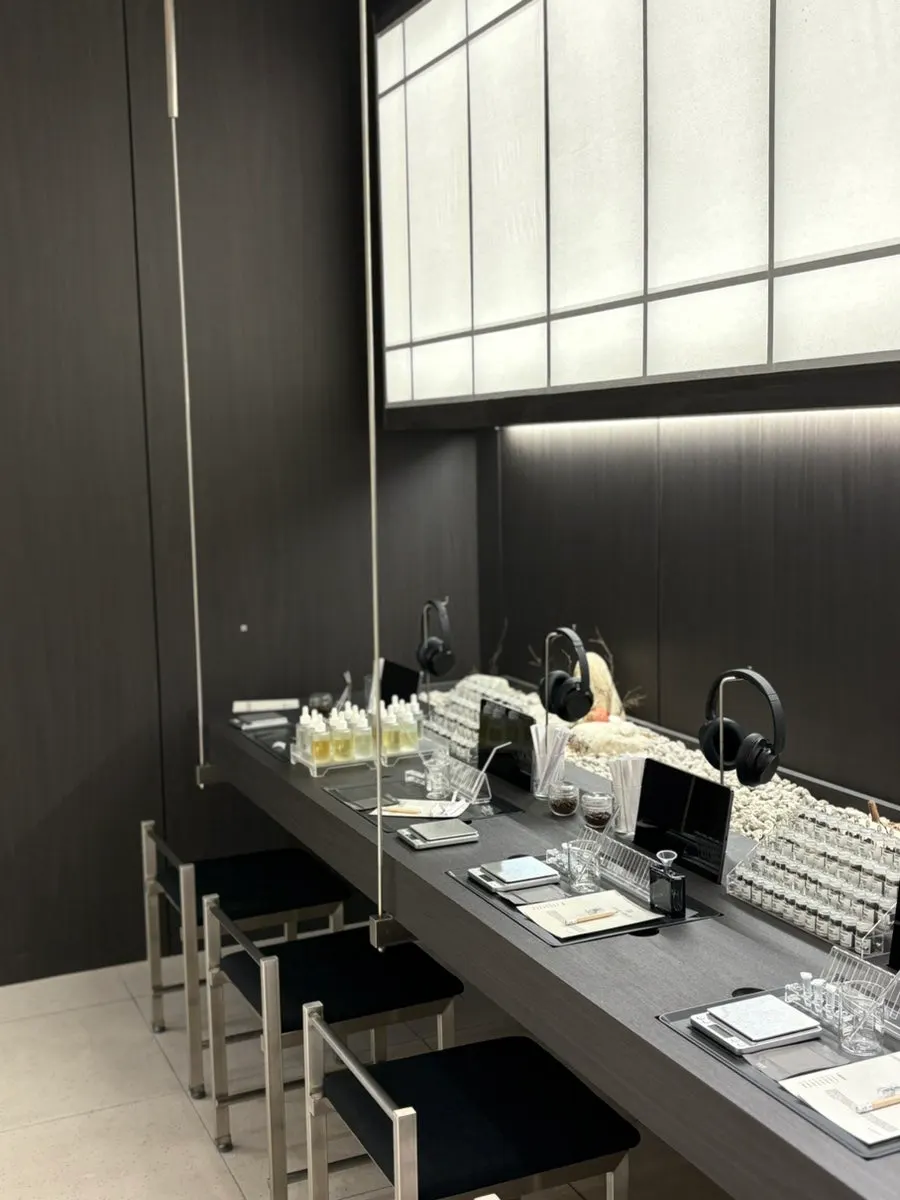 Headset-guided perfume class